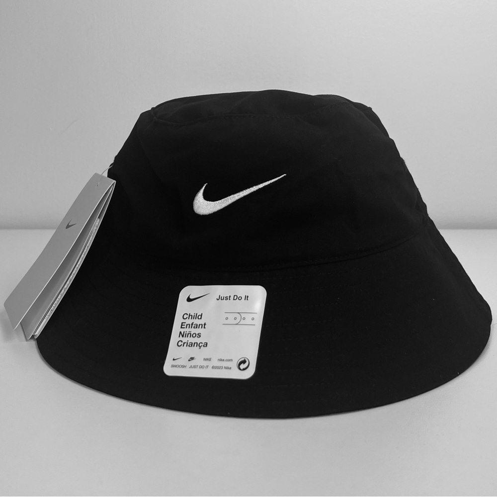 Nike Bucket Hat Child 4/7 Black and White UPF 40+